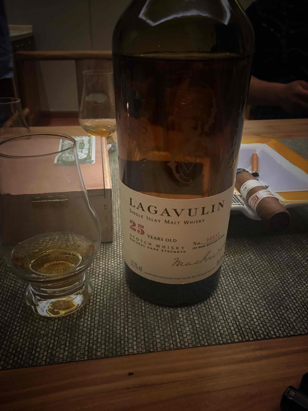 品饮lagavulin2002年装瓶25年原酒
