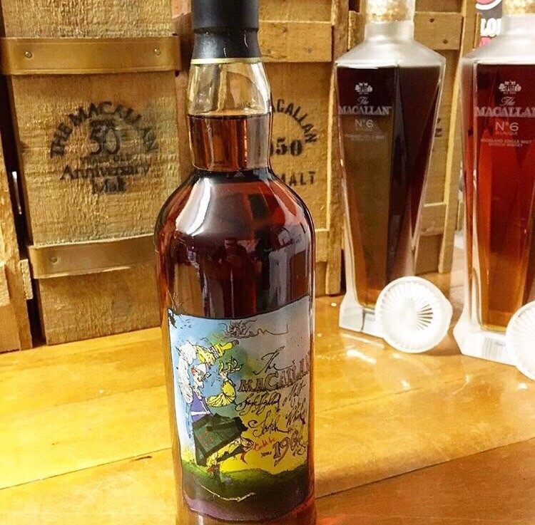 小丑瓶，诉说时代故事。