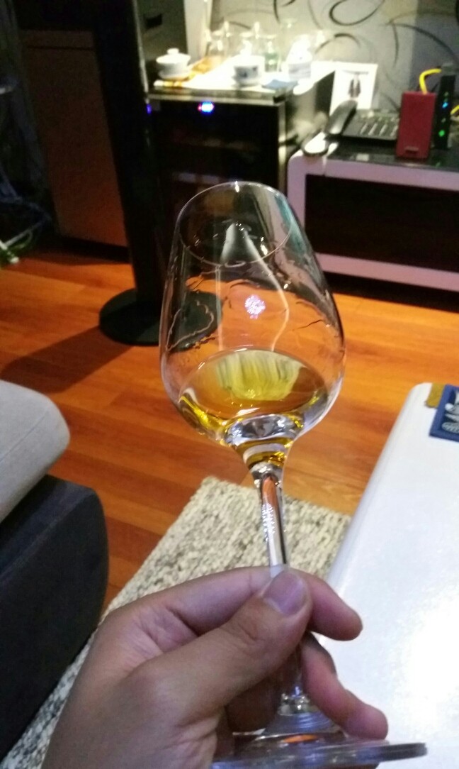白葡萄酒杯照样喝~