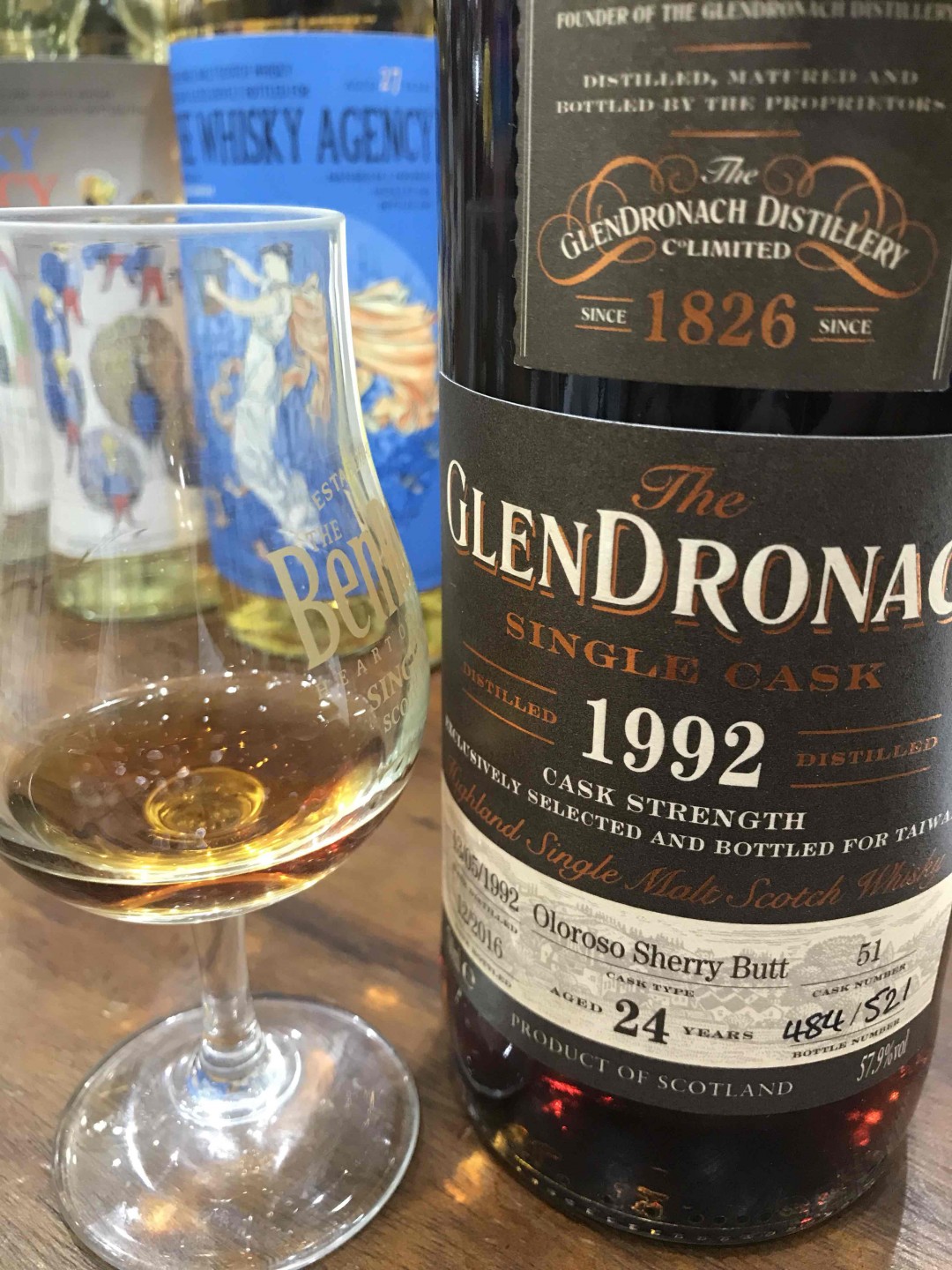多纳1992#51，24年。浓郁乌梅，果干香气，多纳重雪风格明显。难怪多纳如此令人着迷。
