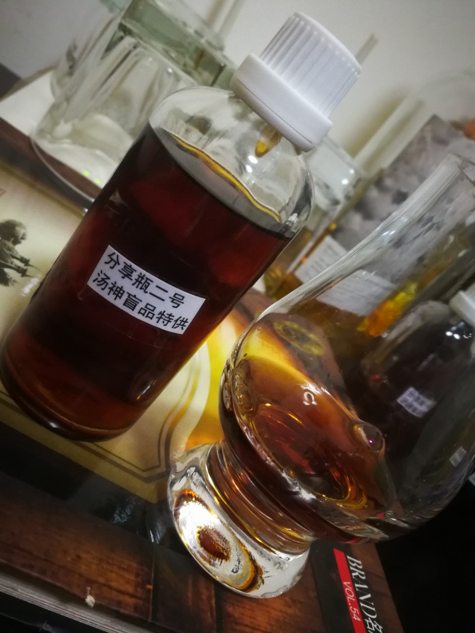 这本书很过时了，而且解读真的很粗，有点就是酒厂介绍的相对直观，配图也比较漂亮，至于参考价值嘛。。。我觉得毫无参考价值。。我用它来当杯垫了