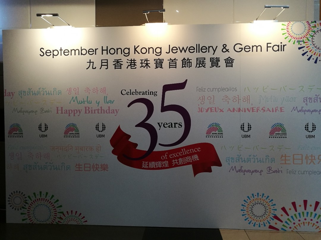 周末过香港亚博参加珠宝展，顺便把它们一大一小带回来了