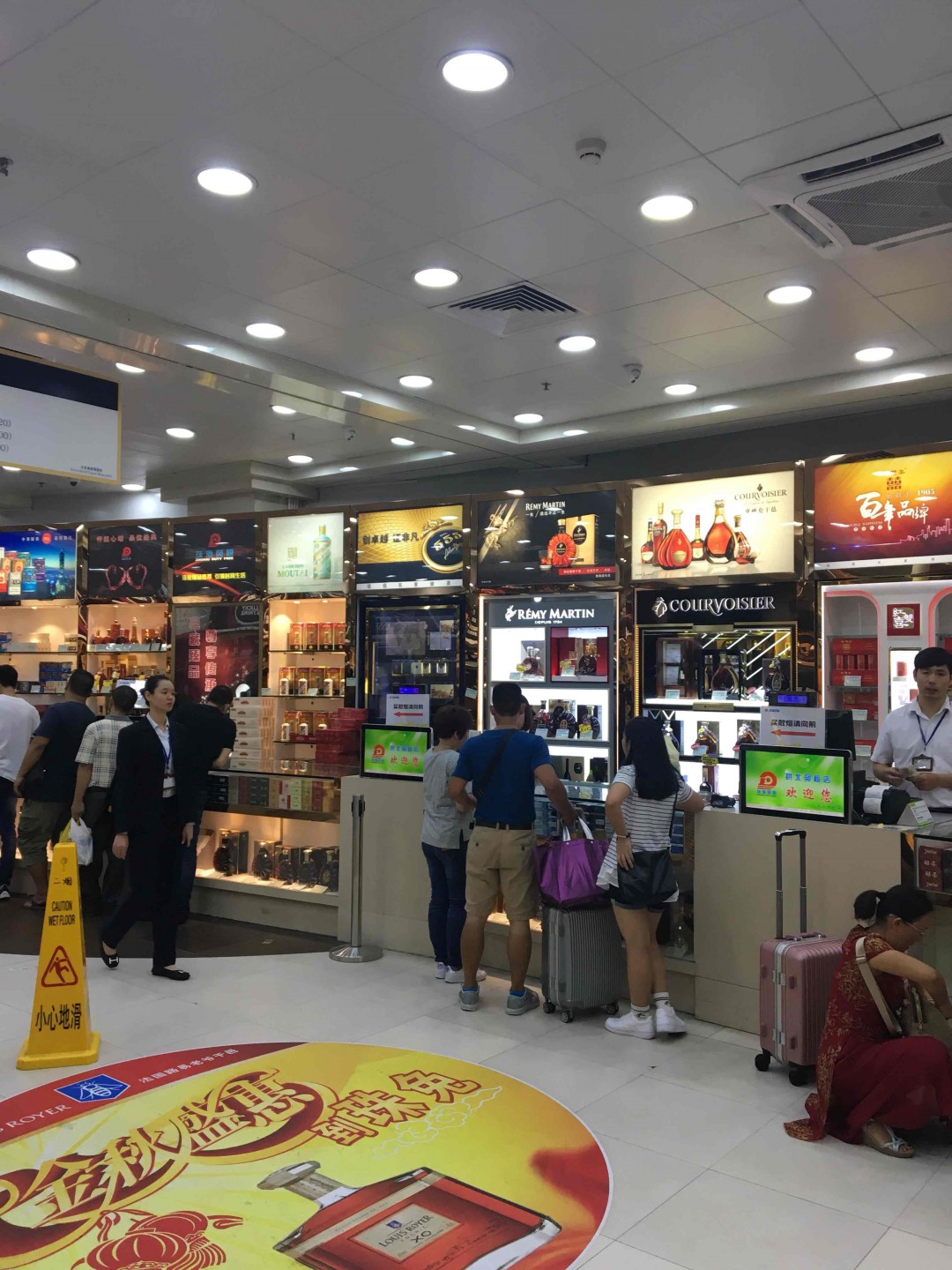 免税店人太多了没意思