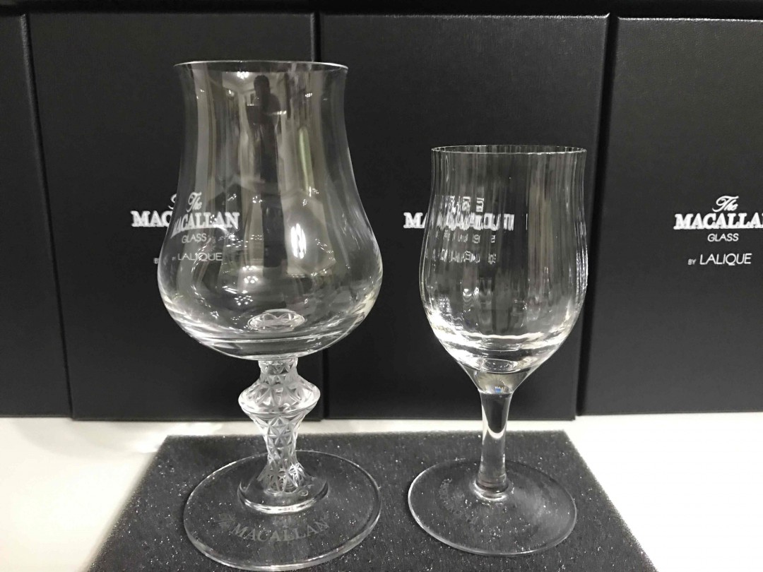 麦卡伦水晶莱俪杯。 实际用过闻香很棒，似乎可以很快醒酒。 质感也很棒，杯底有签名