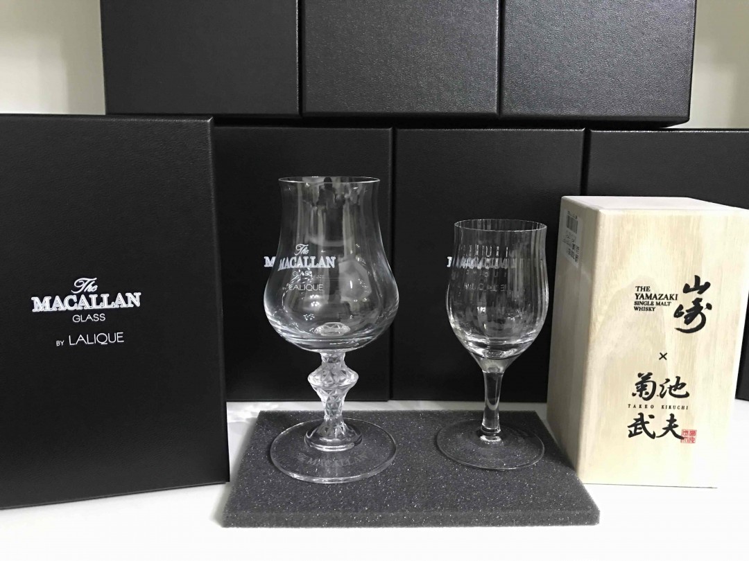 麦卡伦水晶莱俪杯。 实际用过闻香很棒，似乎可以很快醒酒。 质感也很棒，杯底有签名