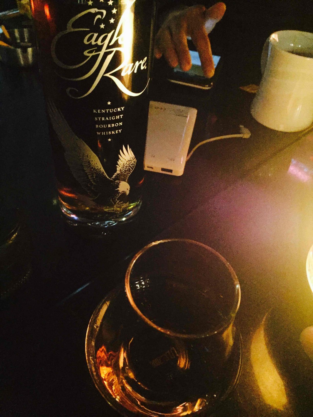 昨晚三人干掉一瓶，这款单桶波本绝逼好喝👍🏿