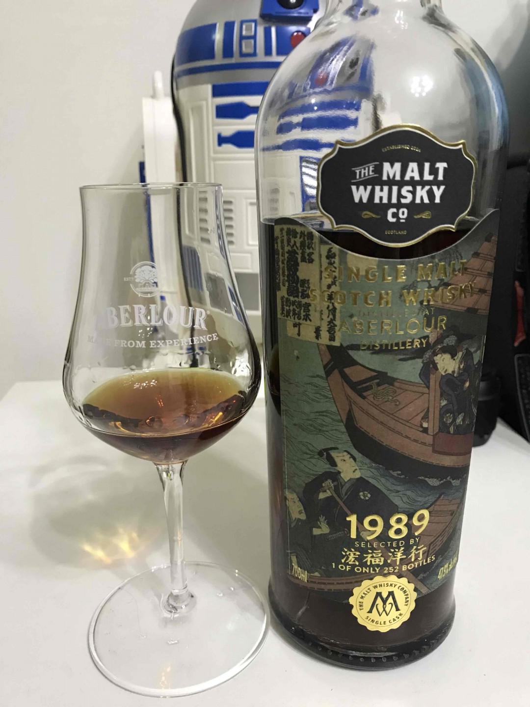 浤福洋行 极黑浮世绘系列 亚伯乐 1989/2017 黑噜噜的，尾韵的果香，还有老酒的长韵一直在口中 一杯一杯。
