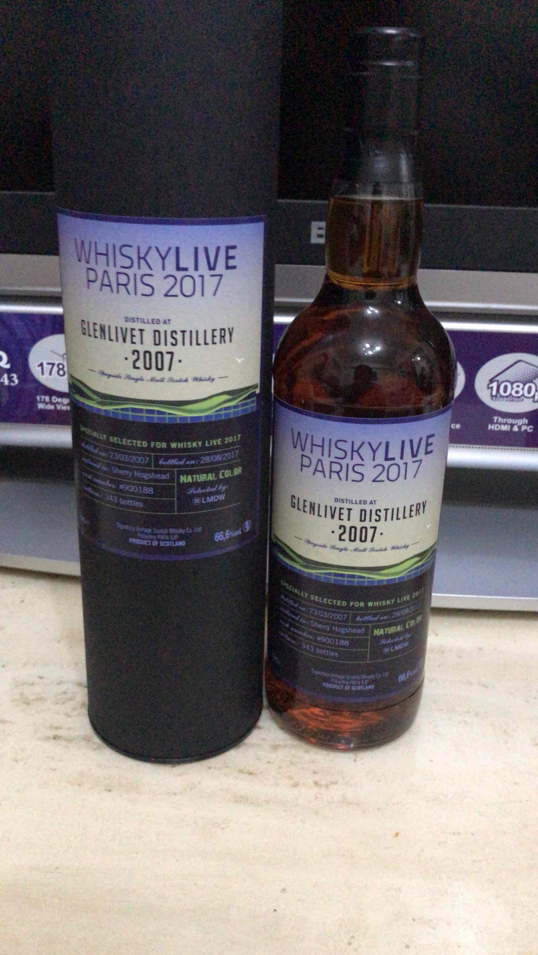 莫名的這隻也拿到MMA金牌....焦糖糖漿。WHISKY LIVE PARIS 2017 限定款 GLENLIVET 2007 黑黑的雪梨。酒精66.6。真好數字。