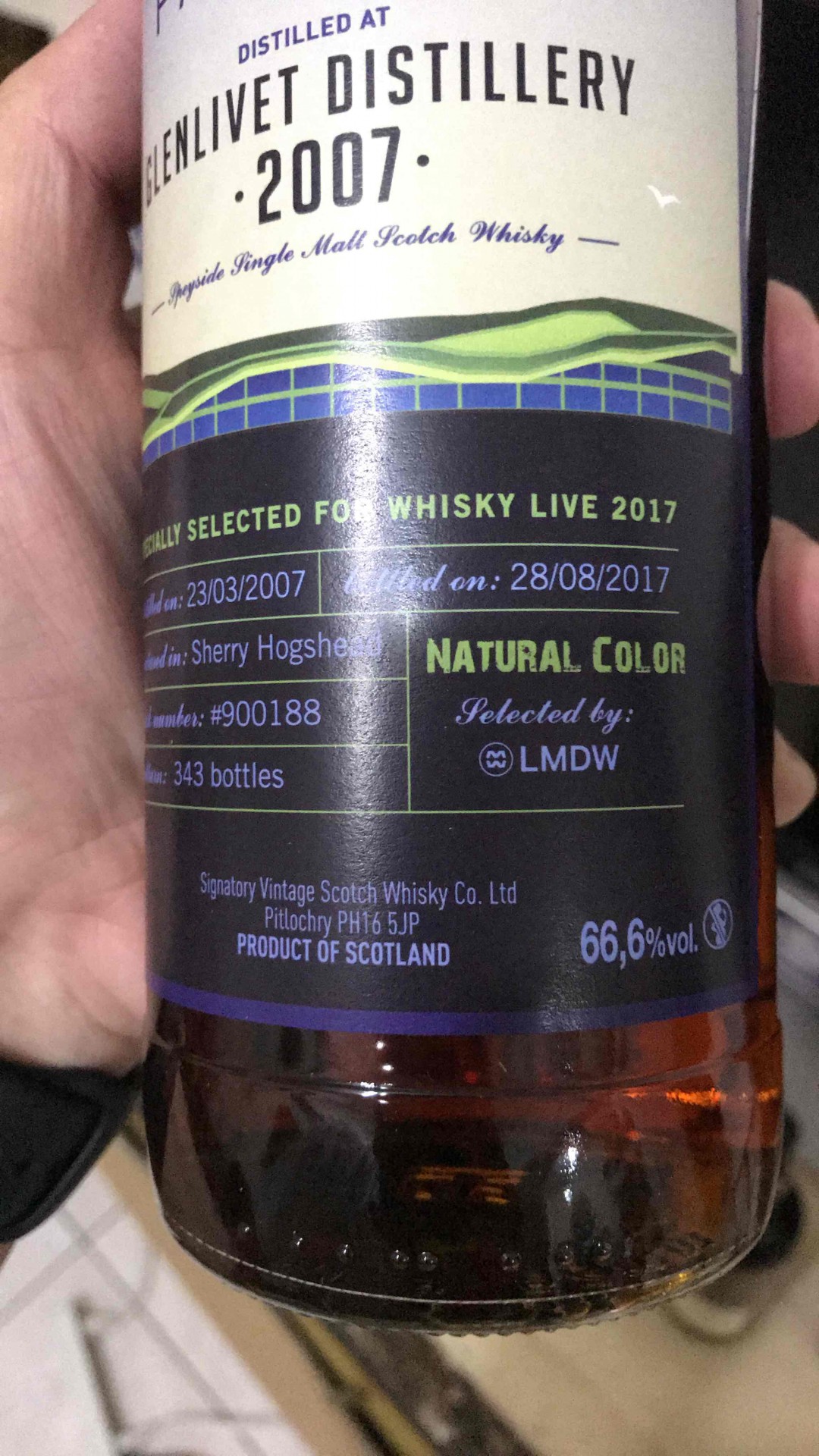 莫名的這隻也拿到MMA金牌....焦糖糖漿。WHISKY LIVE PARIS 2017 限定款 GLENLIVET 2007 黑黑的雪梨。酒精66.6。真好數字。