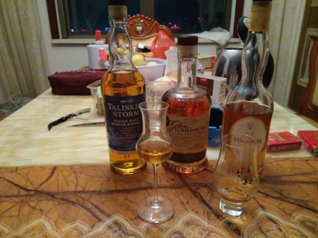 杯中酒瓶中物谁论好与坏