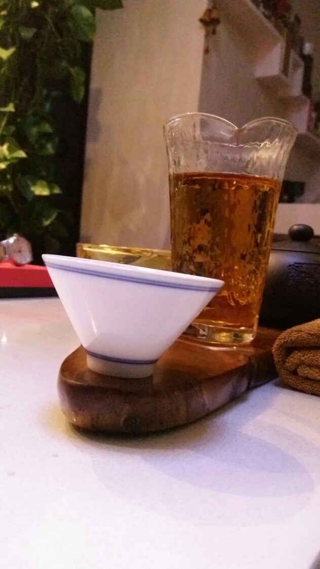 我觉得，真是酒茶不分家，有酒有茶才是好生活