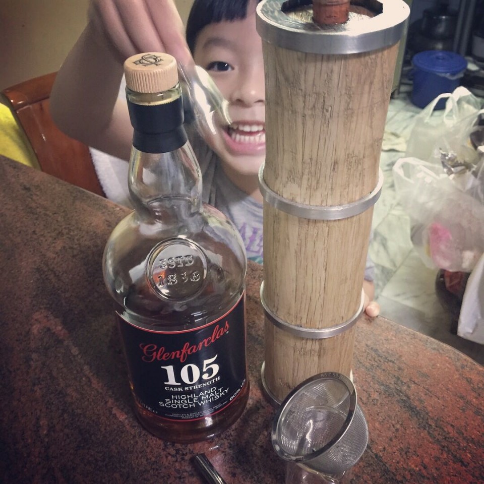 自己也正在玩橡木桶😅，葡萄酒潤桶15日，後入花格105打算陳放30日（葡萄酒桶風味）