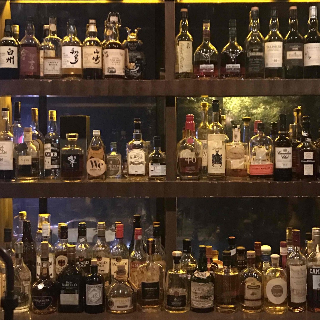 去了北京老司机推荐的格兰酒吧，喝了一杯octomore和springbank，于是就开启了美好的首都之旅…