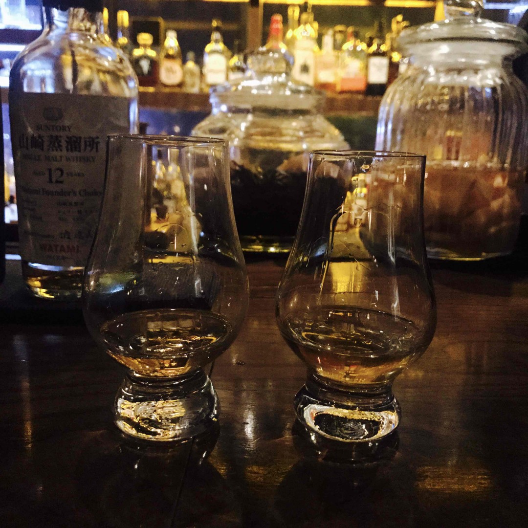 去了北京老司机推荐的格兰酒吧，喝了一杯octomore和springbank，于是就开启了美好的首都之旅…