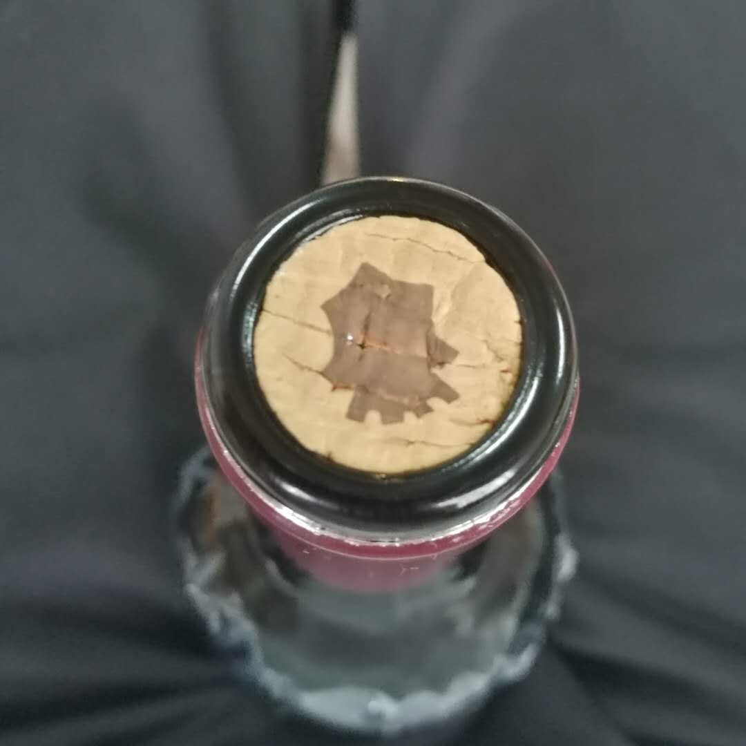 西班牙酒王，有西班牙拉菲的美称！经过长途跋涉，休息好就开喝🍷