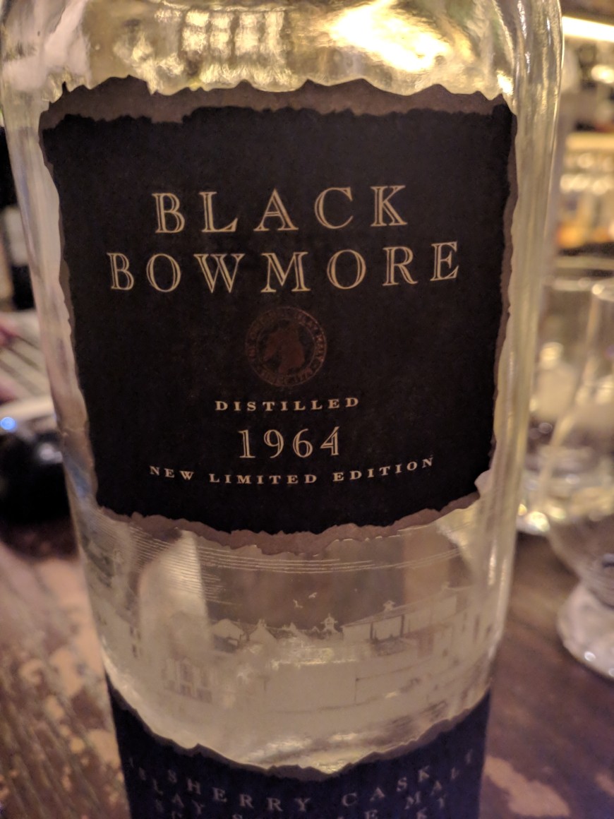 刚在香港ginger 吧试了黑bowmore, 不枉此生阿。