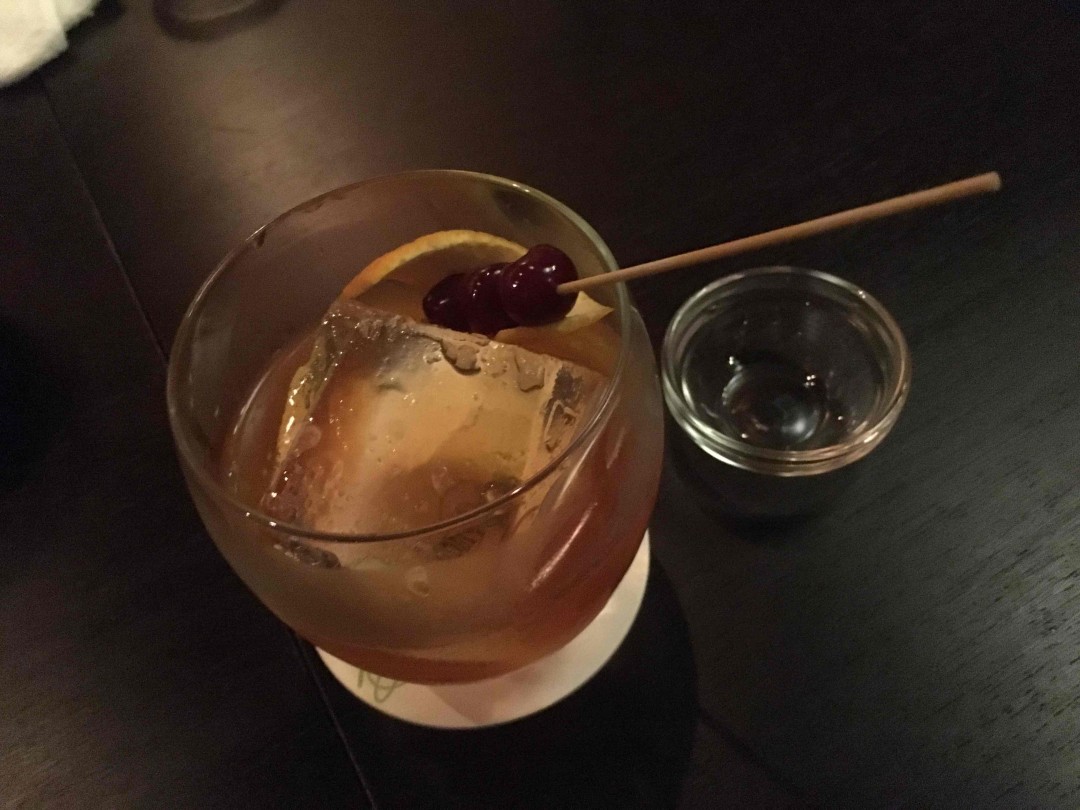 日本第一威士忌酒吧，世界第十三，虽然装修对于国内威士忌吧比一版版，好酒也没国内那么多。但是用三种不同酒调配的OF绝对见功力，这远远超于国内。细节决定BAR HIGH FIVE在世界的地位。👍