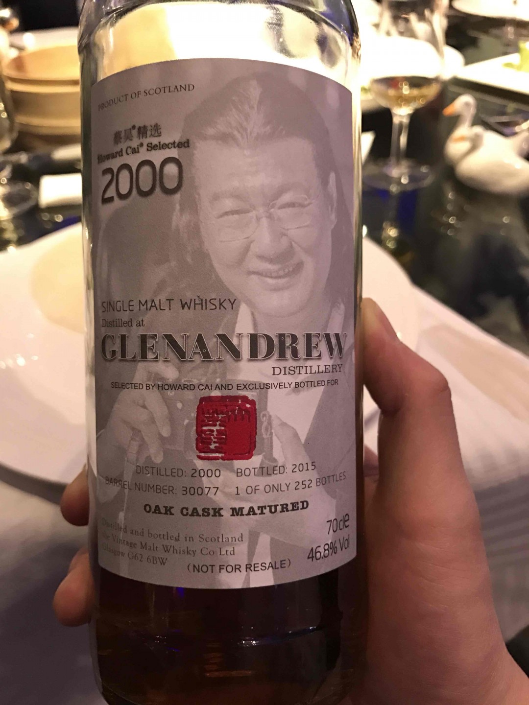 单麦配大董也真是爆炸！特别是董老师所赠的蔡昊选桶更是惊艳！Glenandrew 1 of 252，果香味甚浓，柑橘、梨子香味，与烤鸭真是绝配！朋友下次去大董记得带瓶威哦！