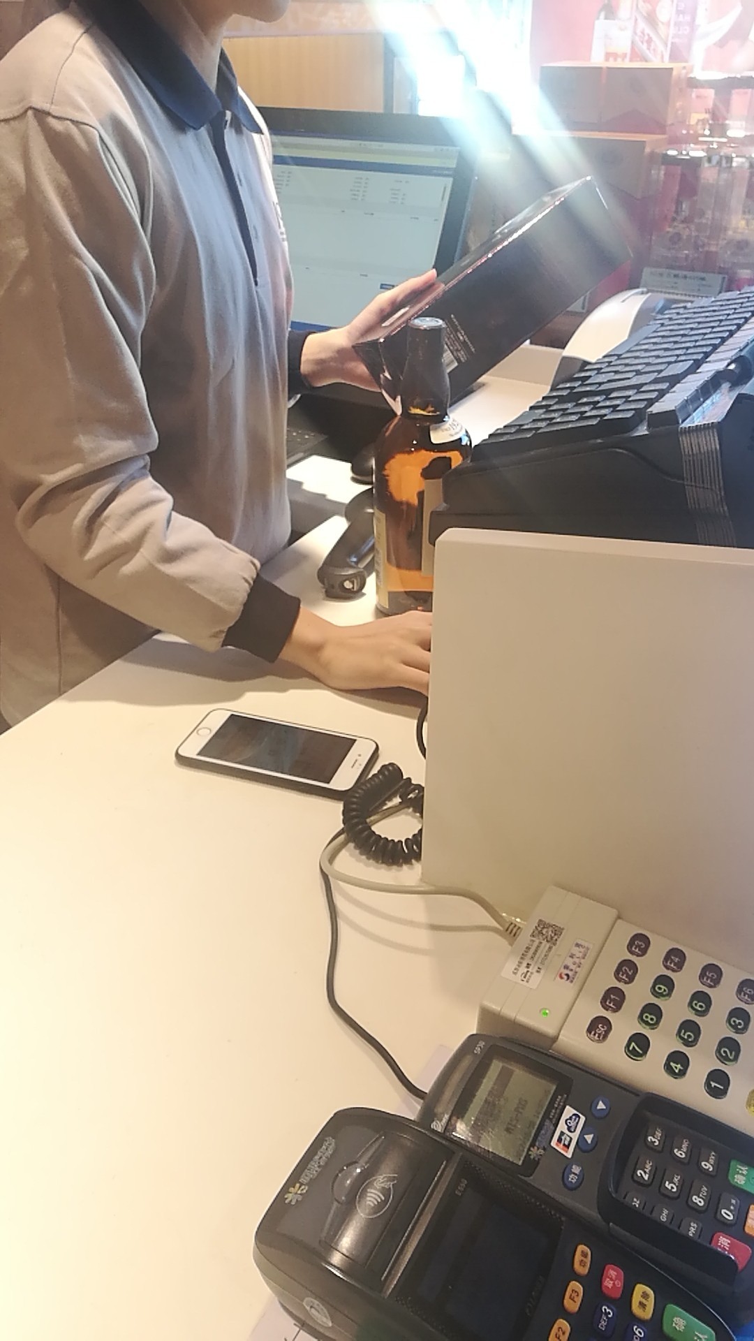 这个价格还算合理，我想一想果断整了两箱往家里拉