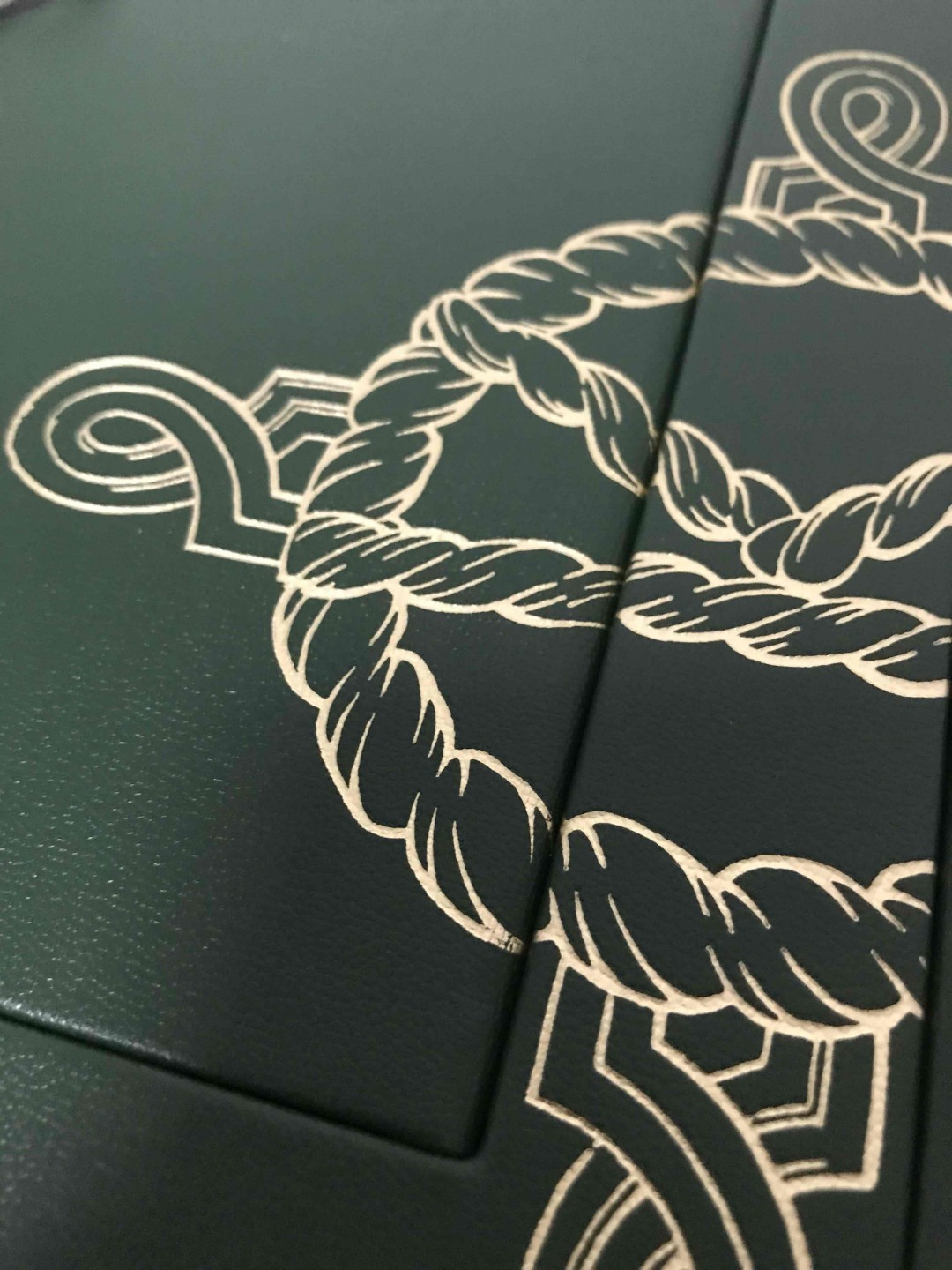Manners maketh man. 不知礼，无以立也