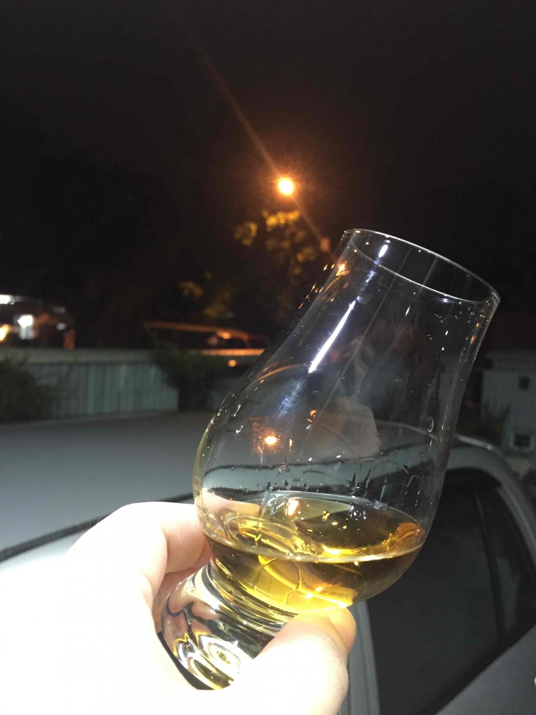 下雨天 終於有適合的天氣喝威士忌