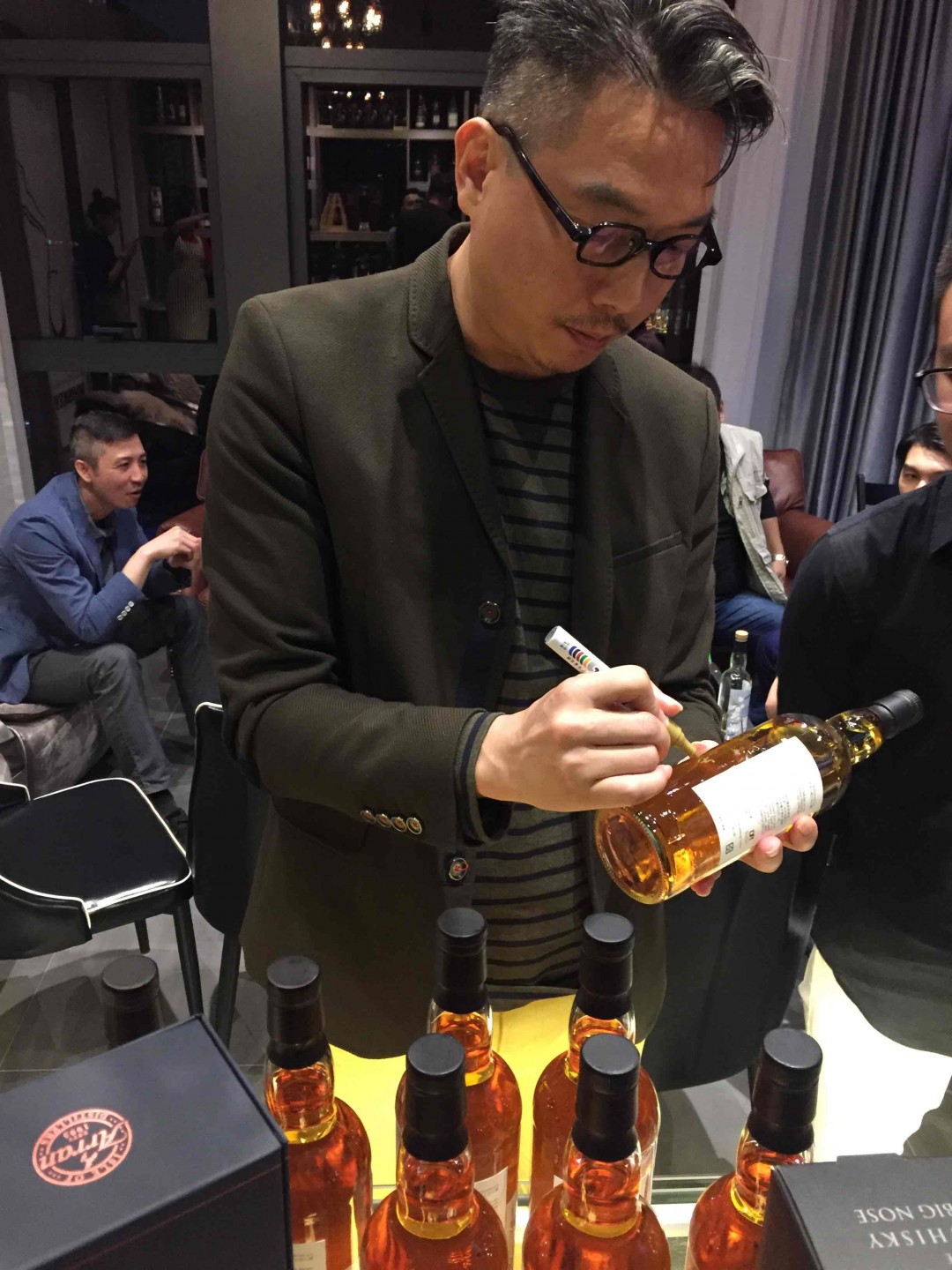 荣幸今晚与林一峰老师对话与搭档，成为林一峰老师主讲品赏晚宴侍酒师。