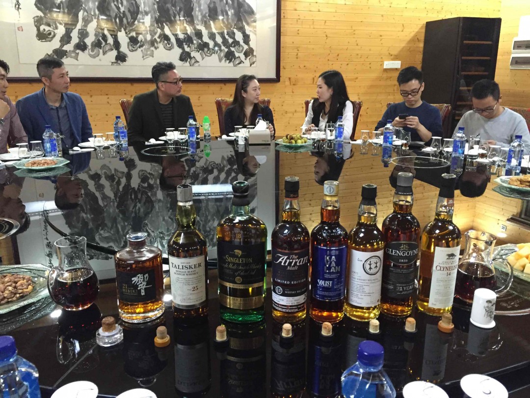 荣幸今晚与林一峰老师对话与搭档，成为林一峰老师主讲品赏晚宴侍酒师。
