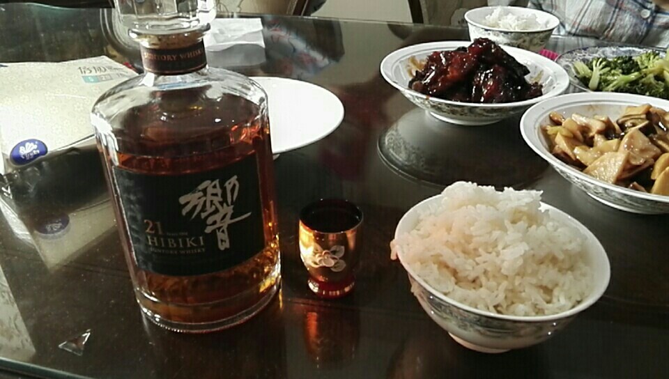 红烧排骨配美酒