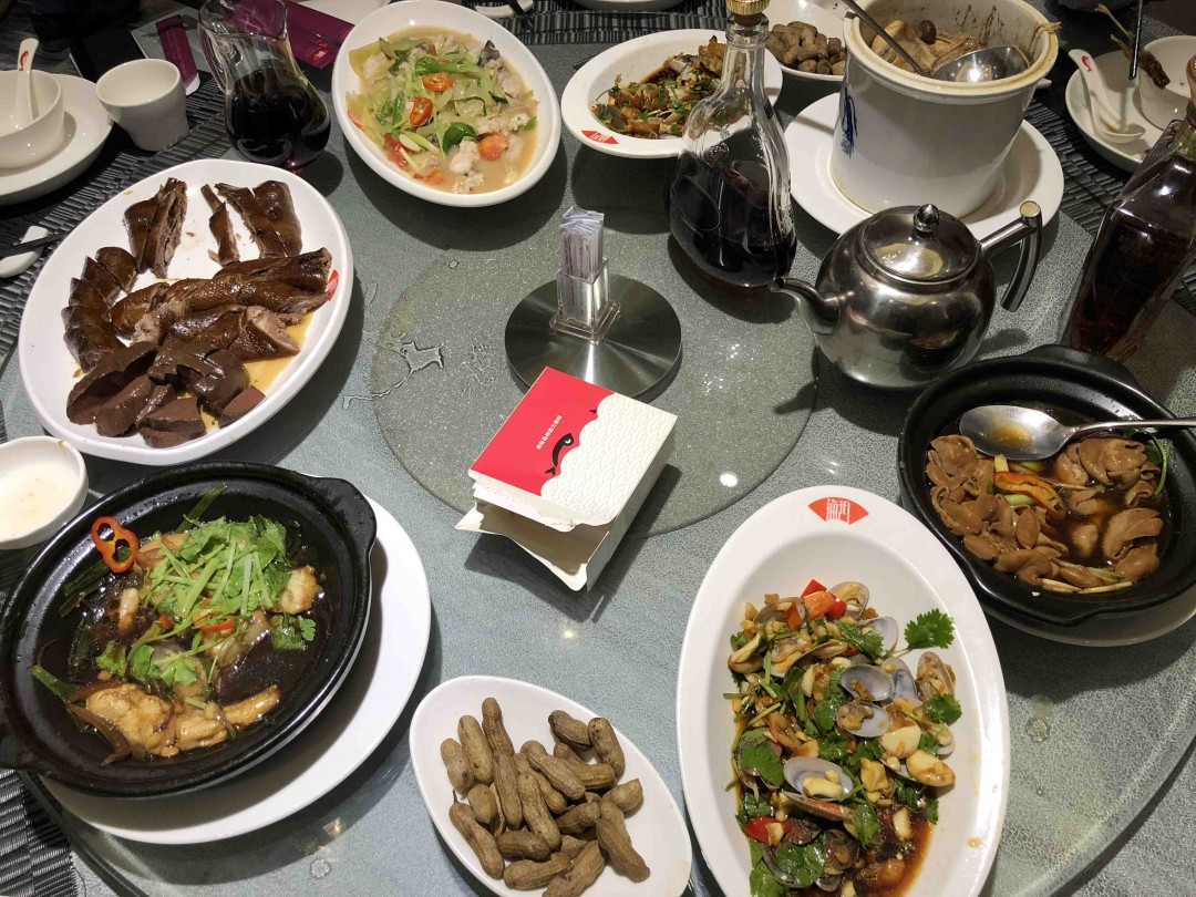 今晚带了几个口粮硬逼白兰地朋友尝试。