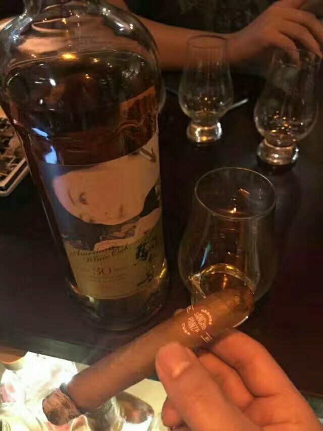 还记得第一次喝Single malt 的时候