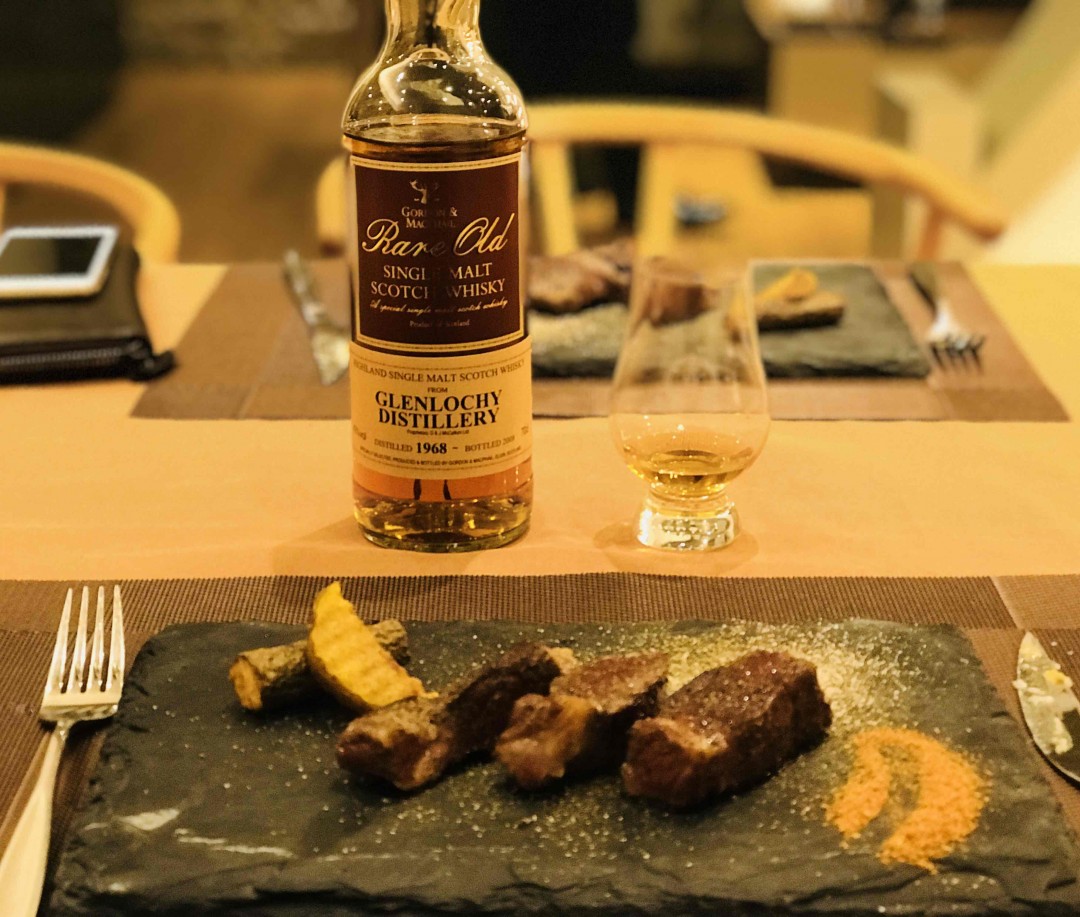 与米其林餐厅同款的低温牛扒配老酒