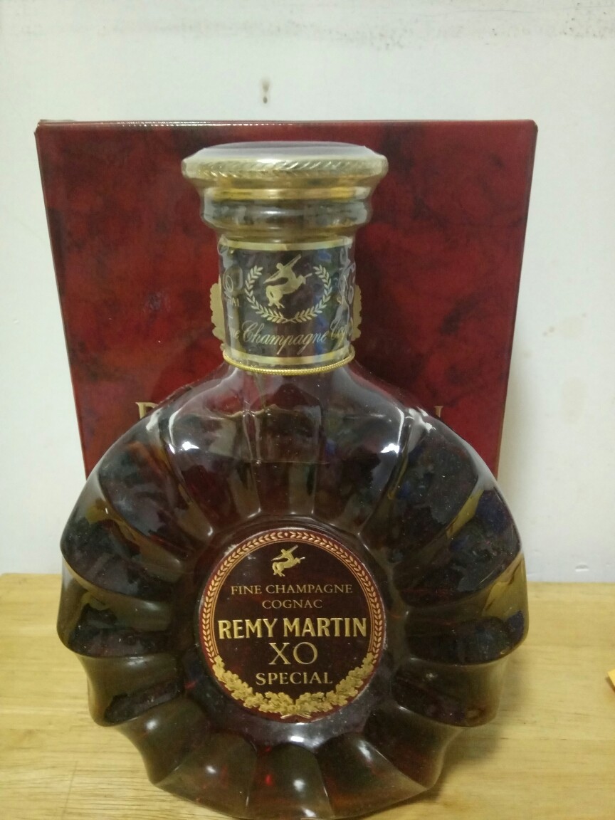 80年代人头马大花XO，近年单麦水涨船高老干邑是不错的口粮。
