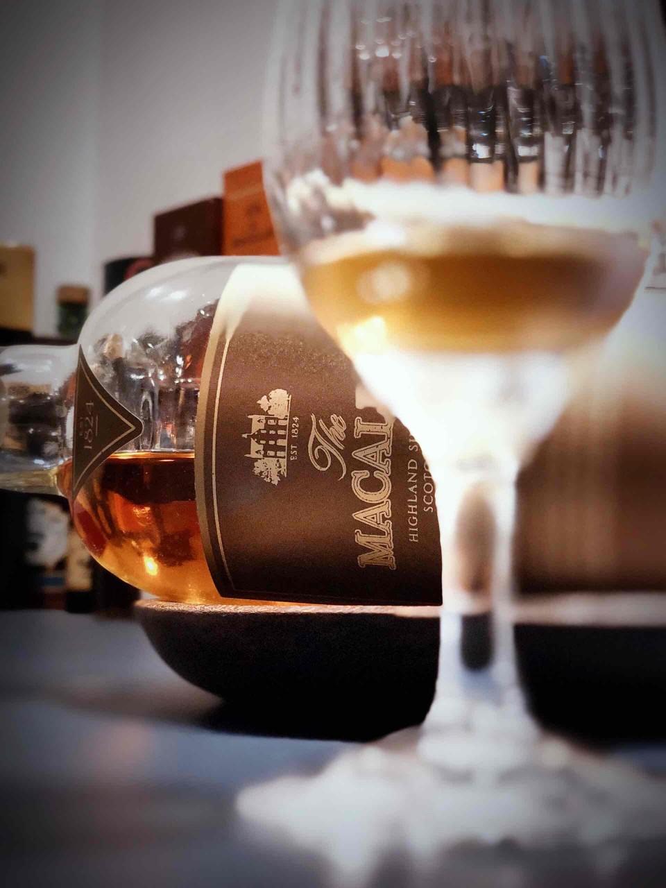 看你在喝..... 我也忍不住到了一杯🥃