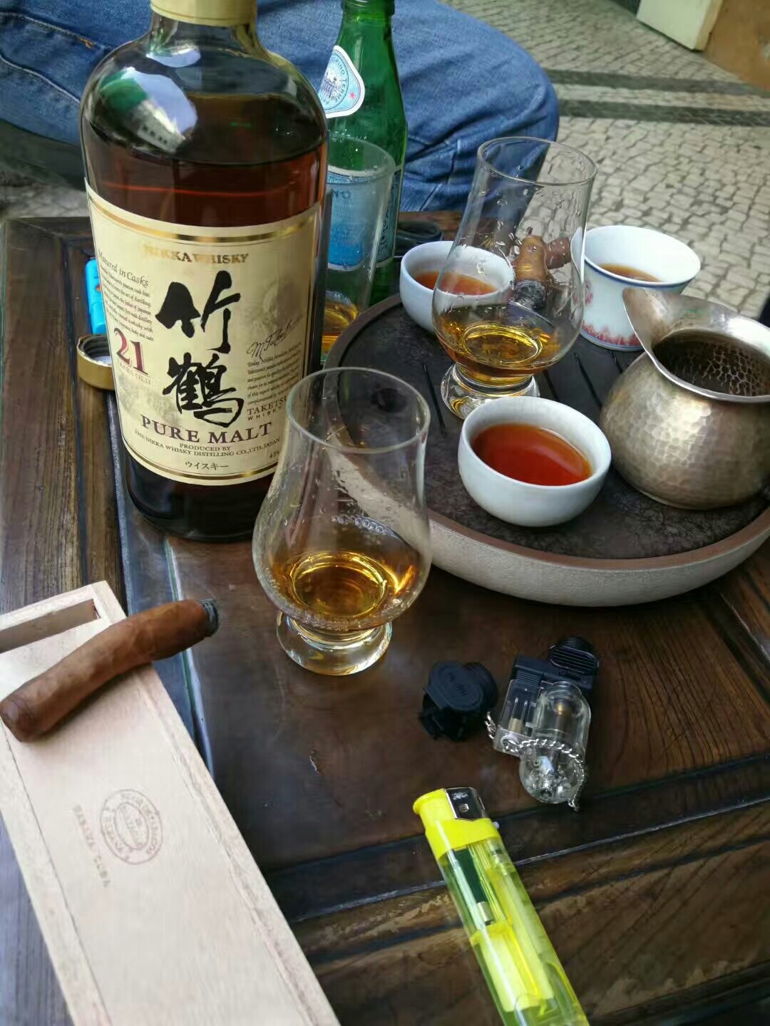 澳门新马路上喝竹鹤