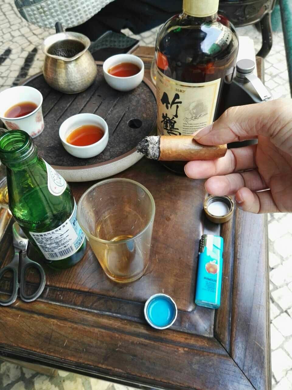 澳门新马路上喝竹鹤