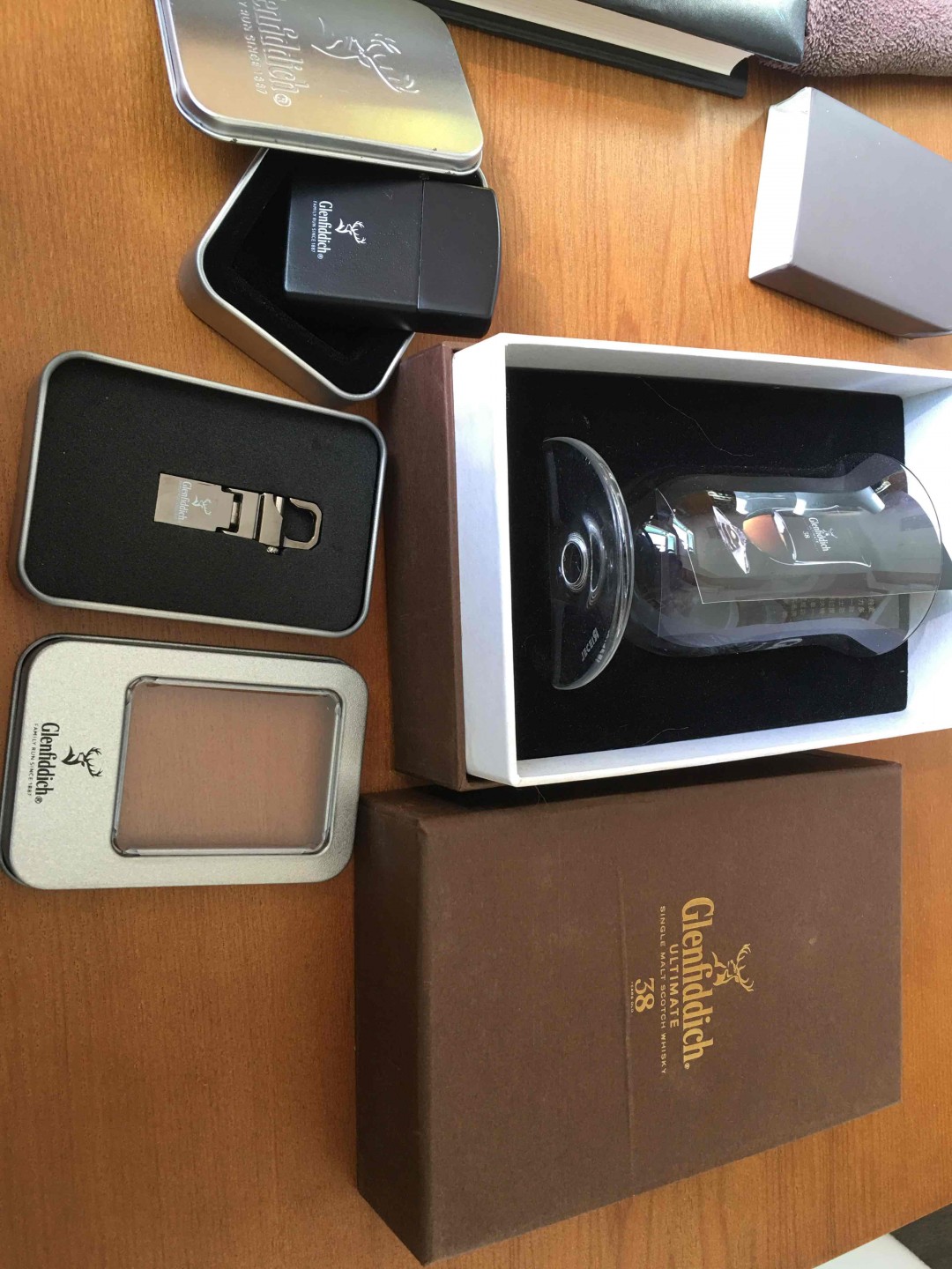 到了一批周边，买酒送呢，还是交流区搞搞福利！