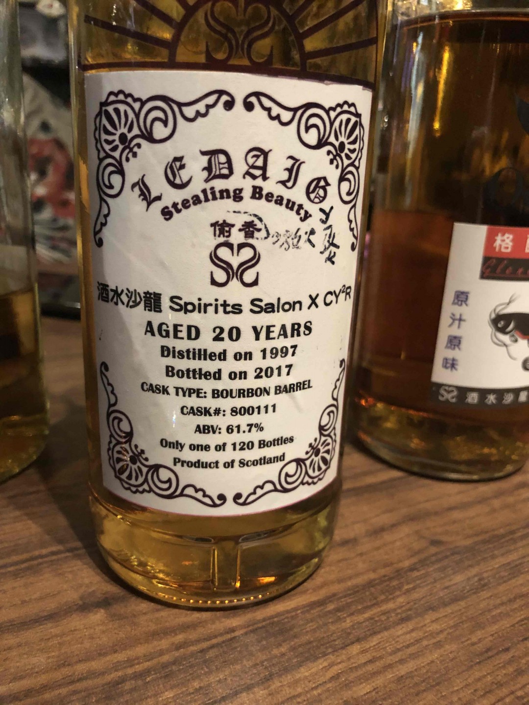 剛喝了朋友推薦的洋酒鋪，是他自己包桶的，一打開就有散發非常濃郁的泥煤味，喝了一小口感到香滑且帶點水果味，嘴裏帶有甘 甜的味道，而且很長久👍👍由於時間關係很快要趕去別的地方吃喝，過了一個多小時後仍感到泥煤味，真利害👍👍👍