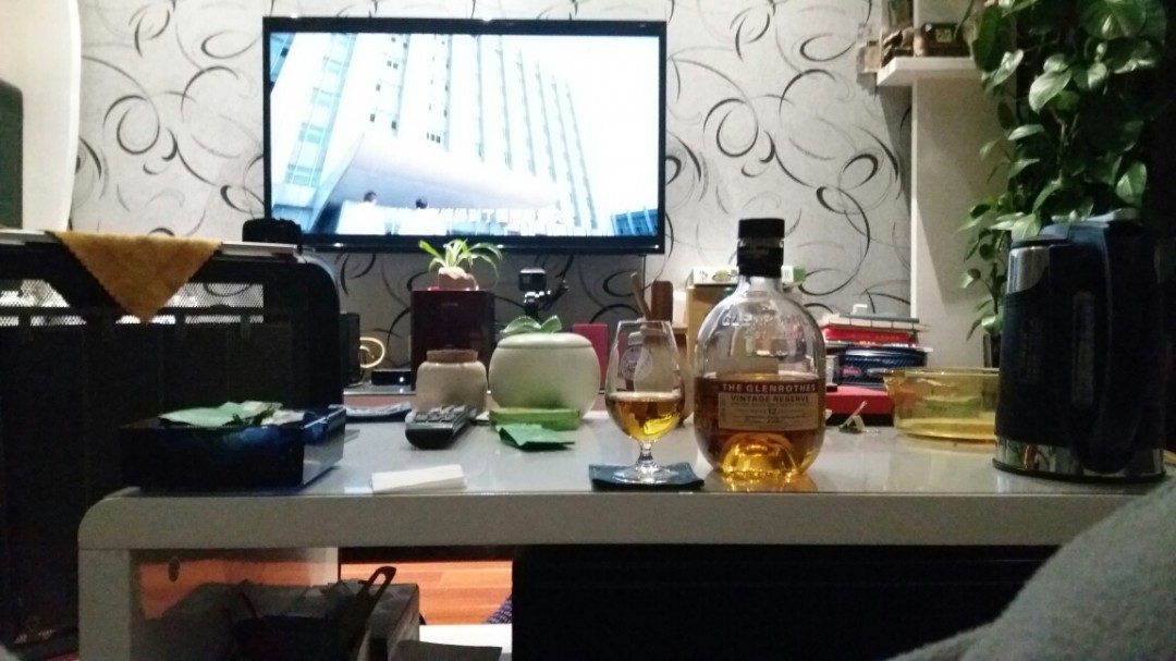 为什么我喜欢深夜喝酒<p class='p'/>因为其他时间仿佛都不是我 <p class='p'/>晒酒就是晒…