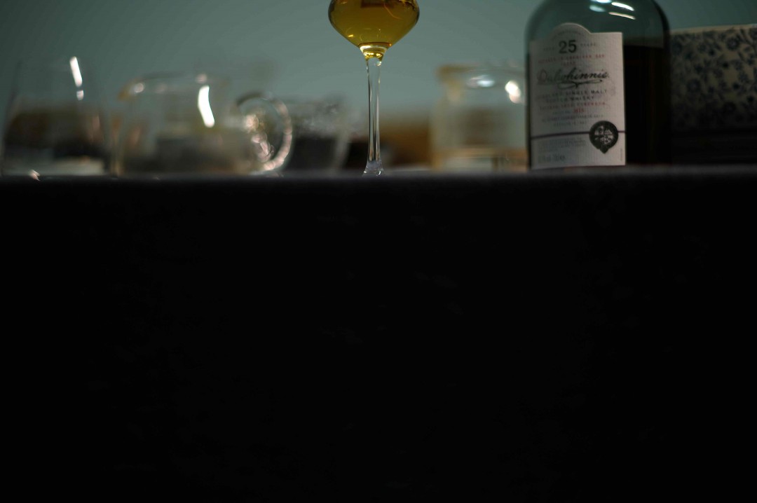 圣诞一个人在家喝点酒……