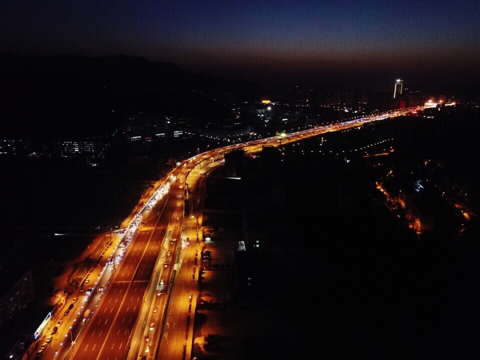 今天用大疆御拍了几张。然后回家喝酒。