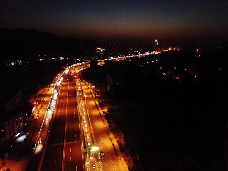 今天用大疆御拍了几张。然后回家喝酒。