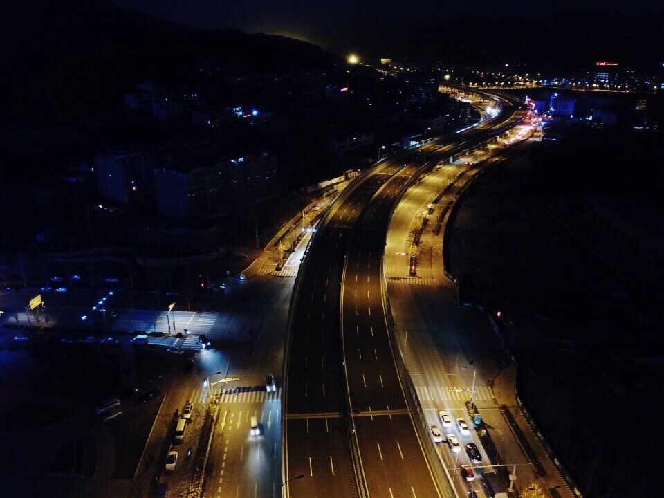 今天用大疆御拍了几张。然后回家喝酒。