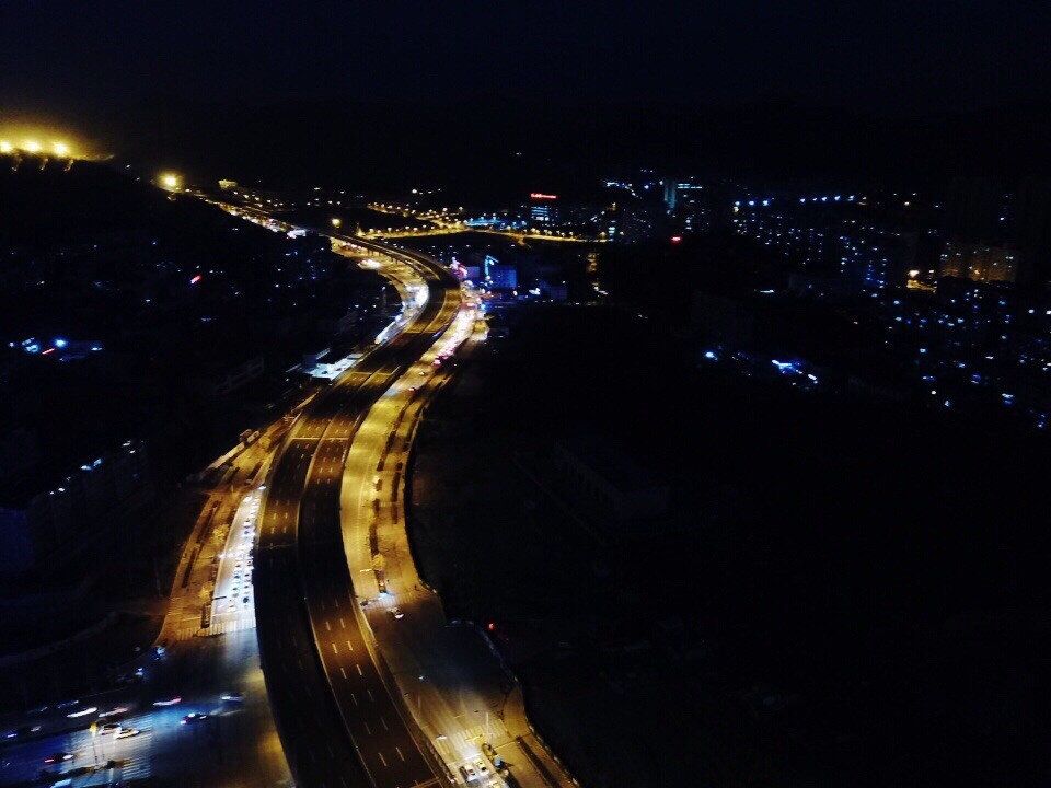 今天用大疆御拍了几张。然后回家喝酒。