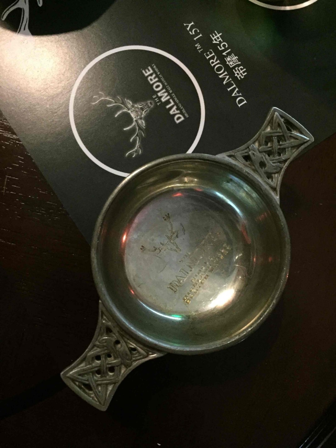 第一次手执双耳杯