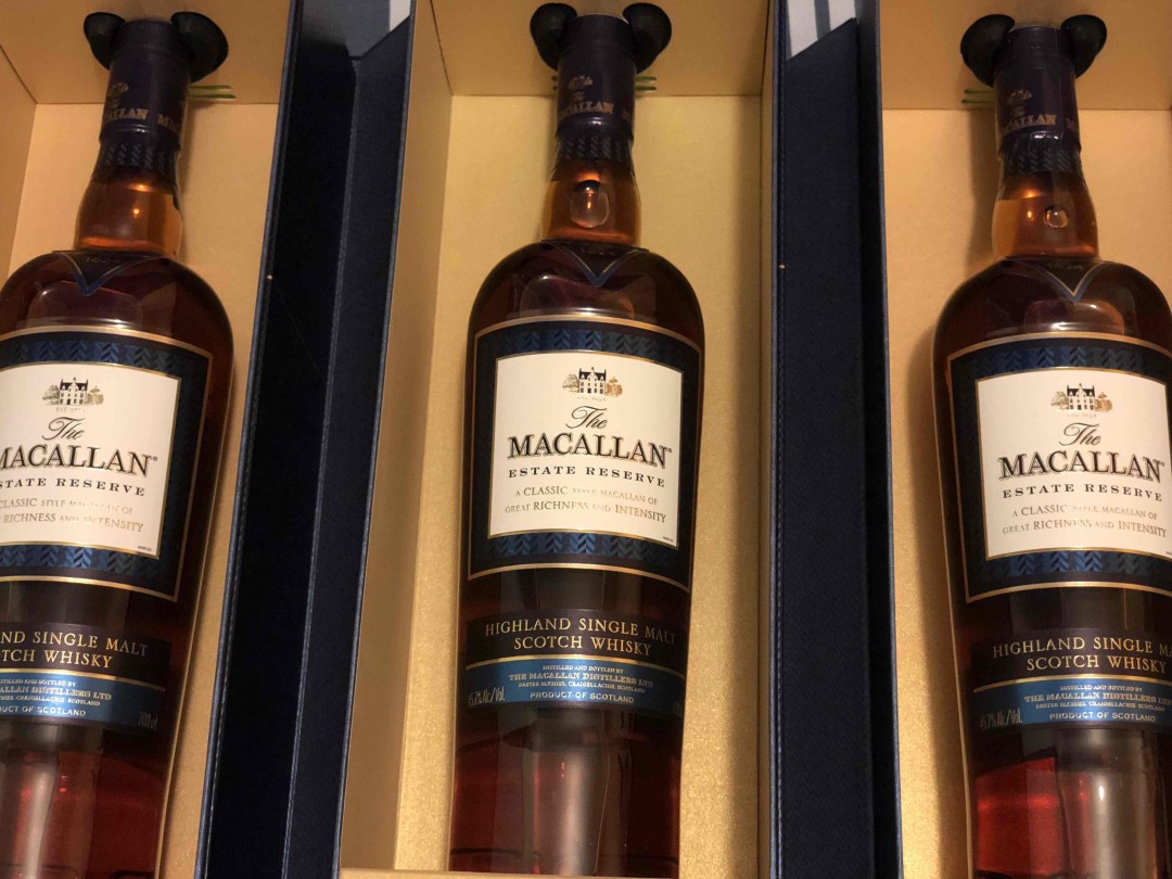 收到聖誕禮物🎁🎉 朋友知道我喜歡喝這款， 一下機就送來了🤣今晚有酒喝了