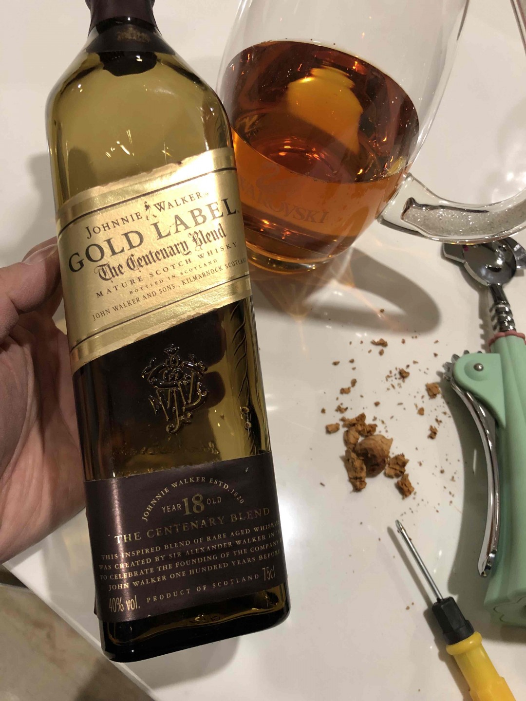 开一瓶家里放了十年的酒，木塞都碎了。味道不错👍