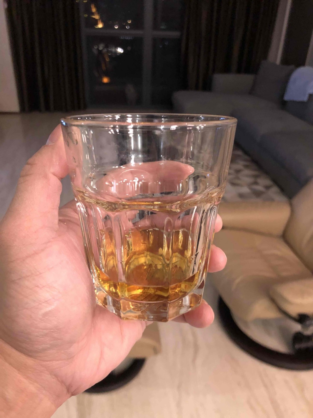 开一瓶家里放了十年的酒，木塞都碎了。味道不错👍