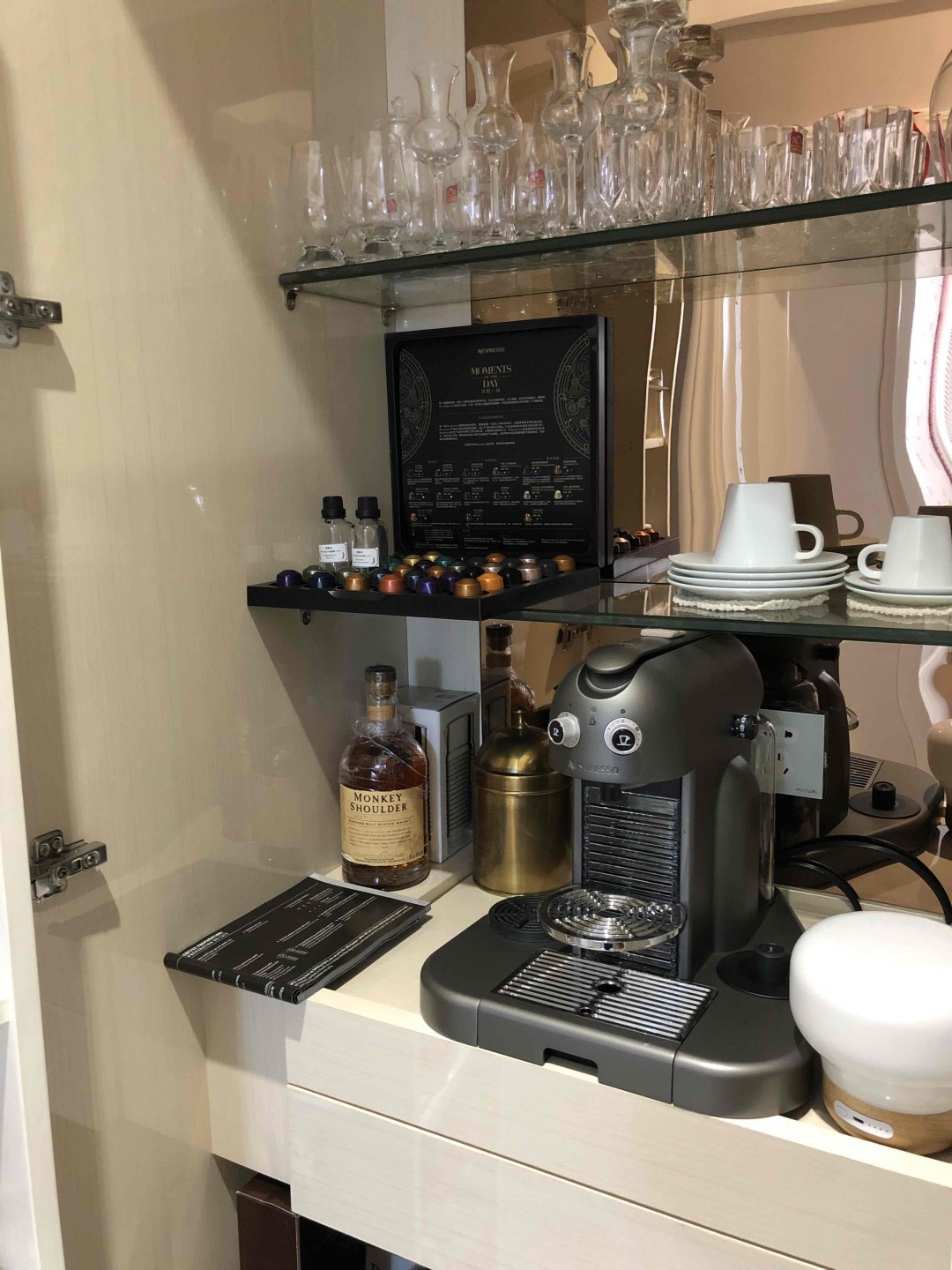 新到一批酒，还是花格好看。