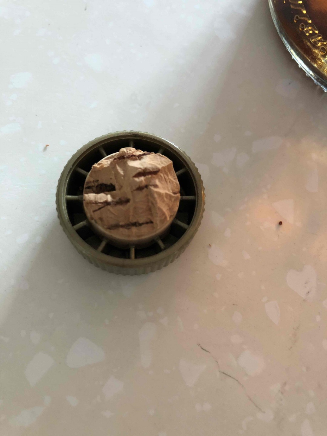 刚入手一支海鸥版波摩，酒塞断里面了，咋个办办呢<img src='https://sdata.whiskyworm.com/xcxpics/emoji_6.png' class='emoji' />