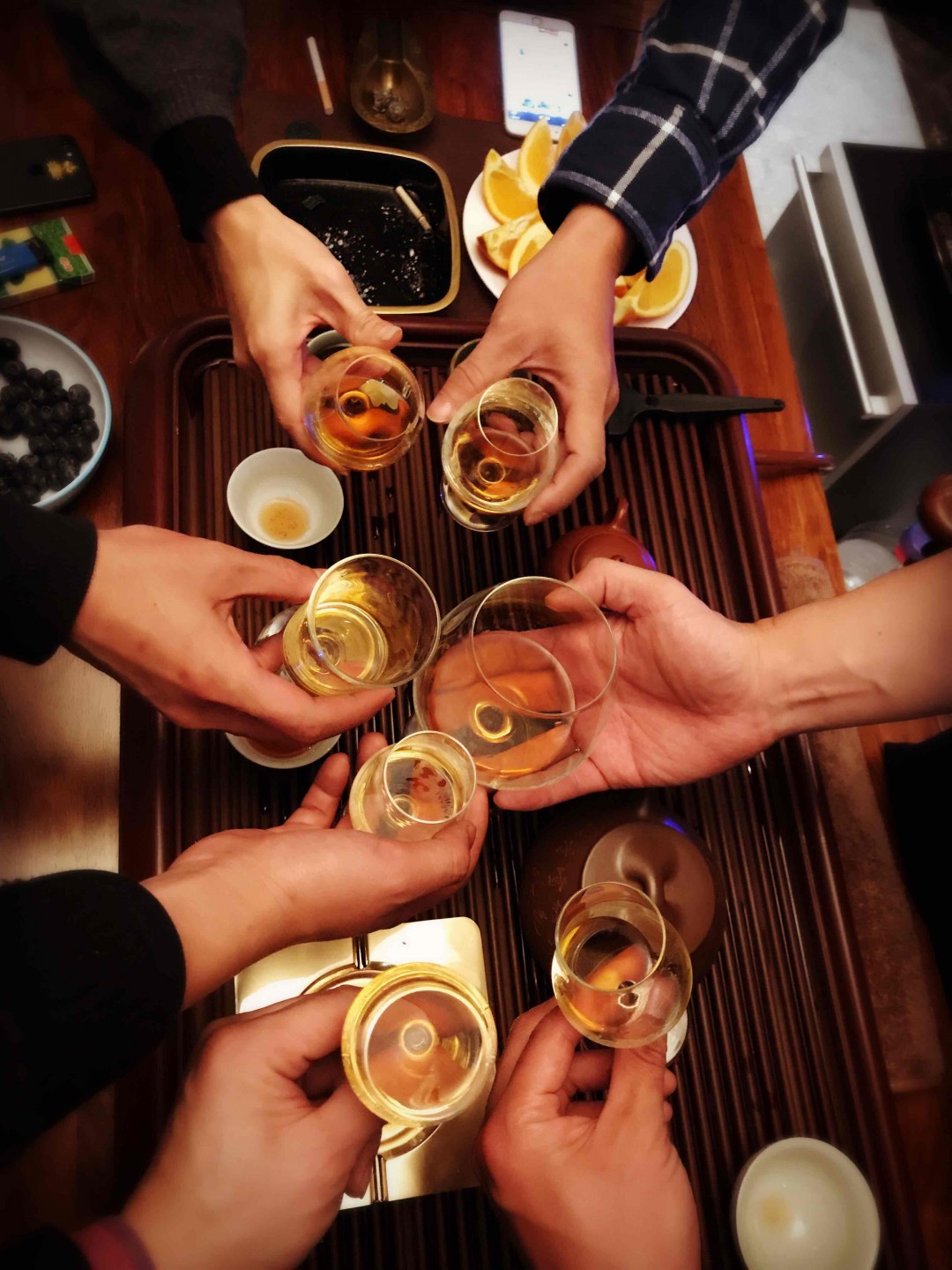 友聚，茶，酒，茄<img src='https://sdata.whiskyworm.com/xcxpics/emoji_14.png' class='emoji' />